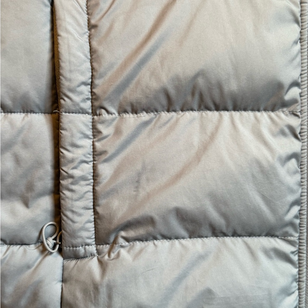 EUC The North Face 550 Puffer Vest - Picture 4 of 10